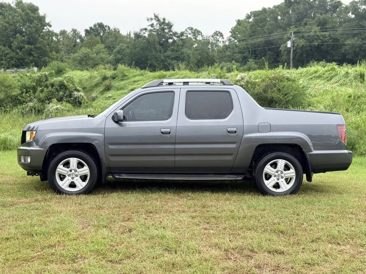 Used 2013 Gray Honda RTL 4x4 4dr Crew Cab image 2