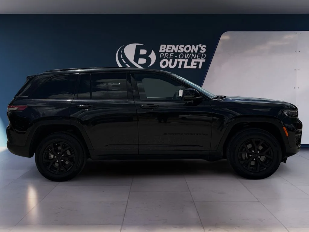 Used 2024 Black Jeep Altitude image 6