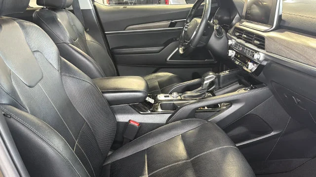 Used 2022 Green Kia EX image 12