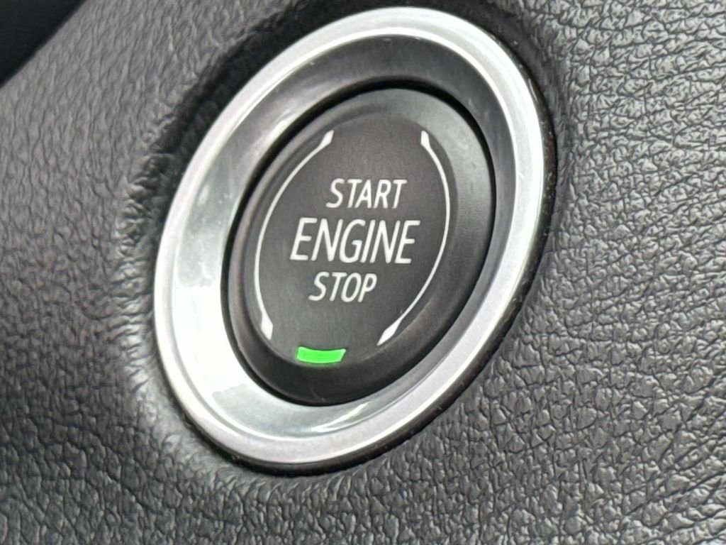 Used 2022  Cadillac Sport image 10
