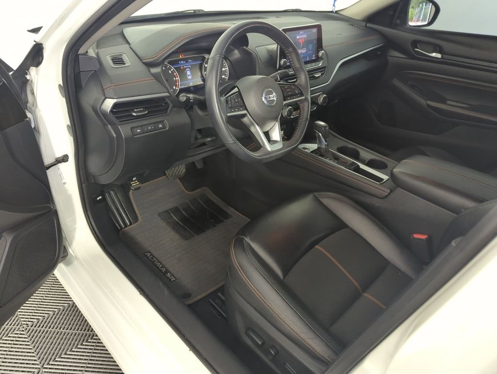Used 2021 White Nissan 2.5 SR image 11