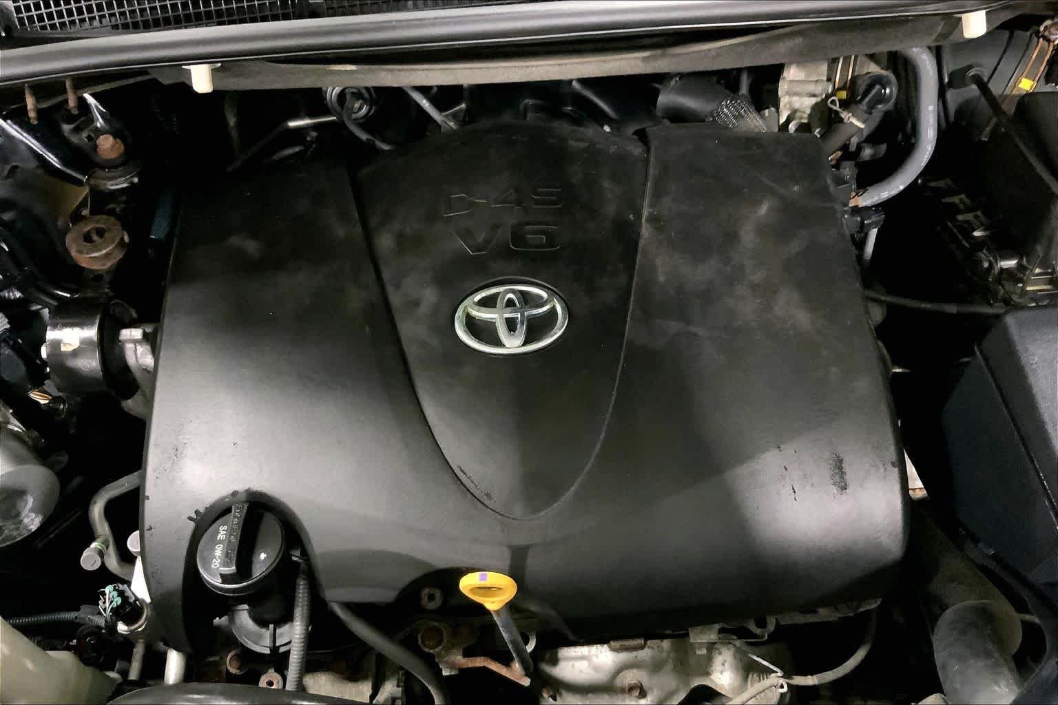 Used 2017 Midnight Black Metallic Toyota XLE image 33