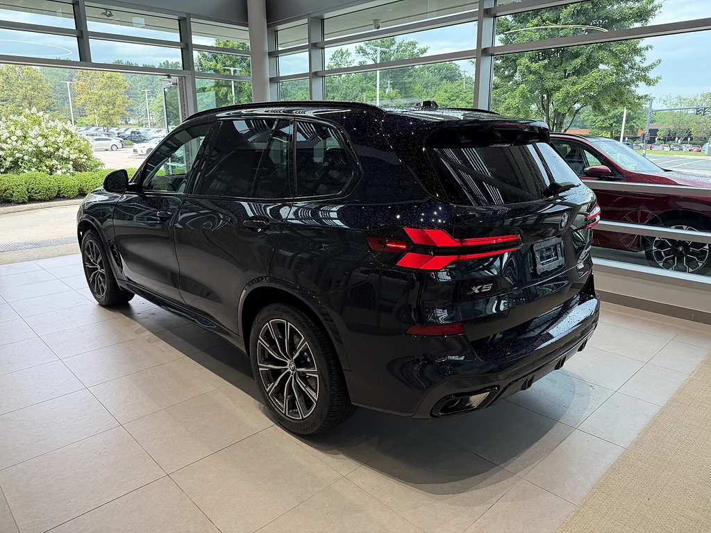 New 2026 Carbon Black Metallic BMW xDrive40i image 4