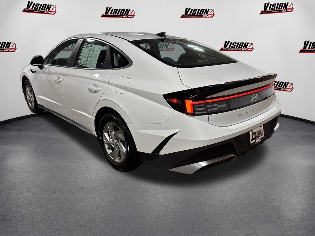 New 2026 White Hyundai SE image 7