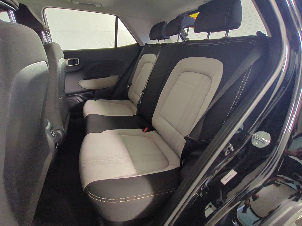 2025 Hyundai Venue SEL - Photo 19