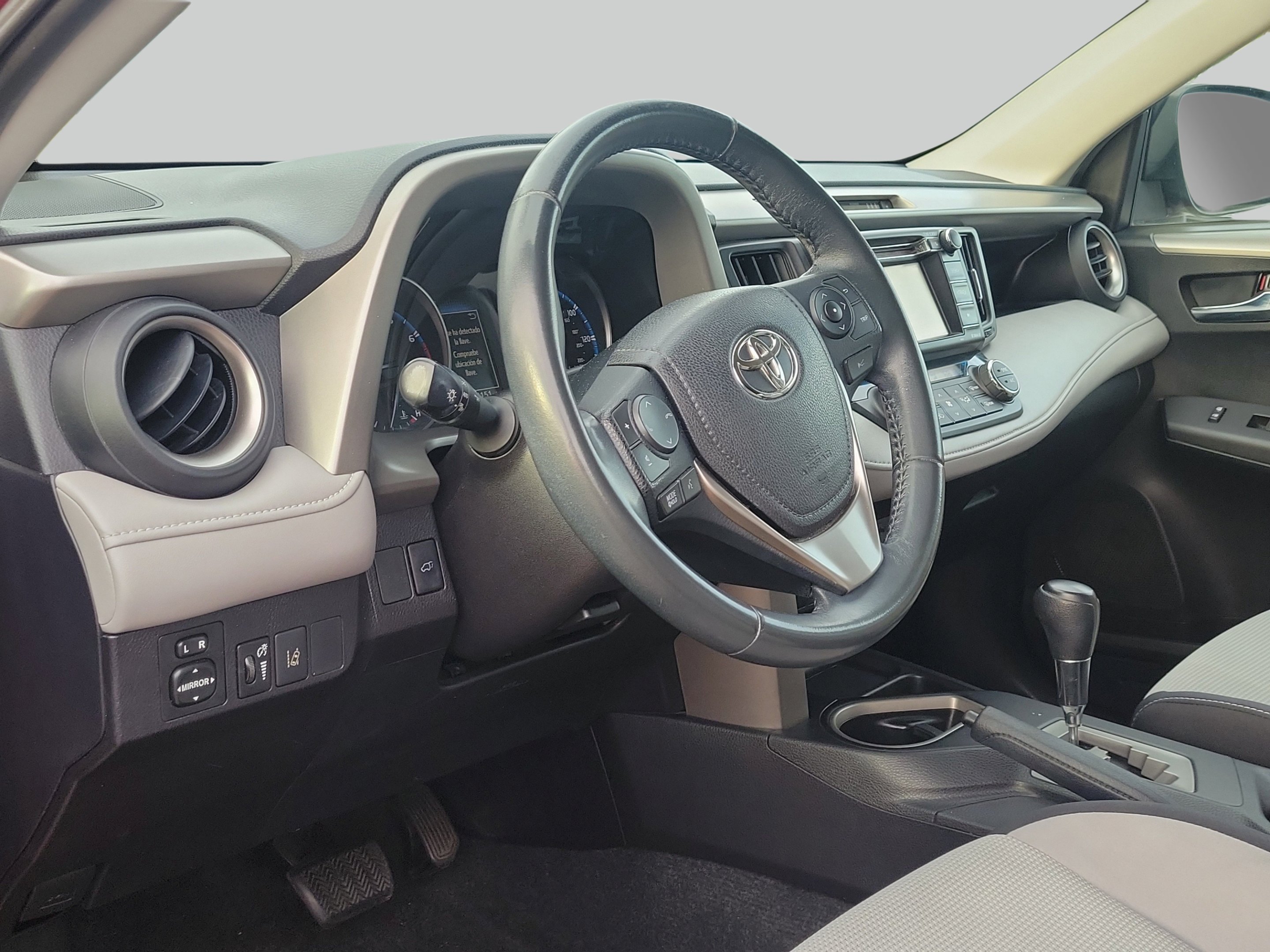 Used 2018 Pearl Toyota XLE image 10