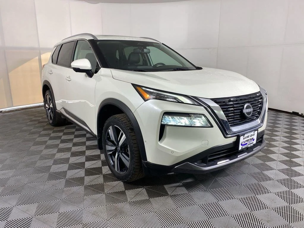 Used 2023 Pearl White Tricoat Nissan SL image 11