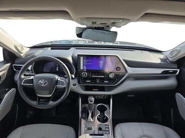 Used 2024 Gray Toyota Platinum image 9