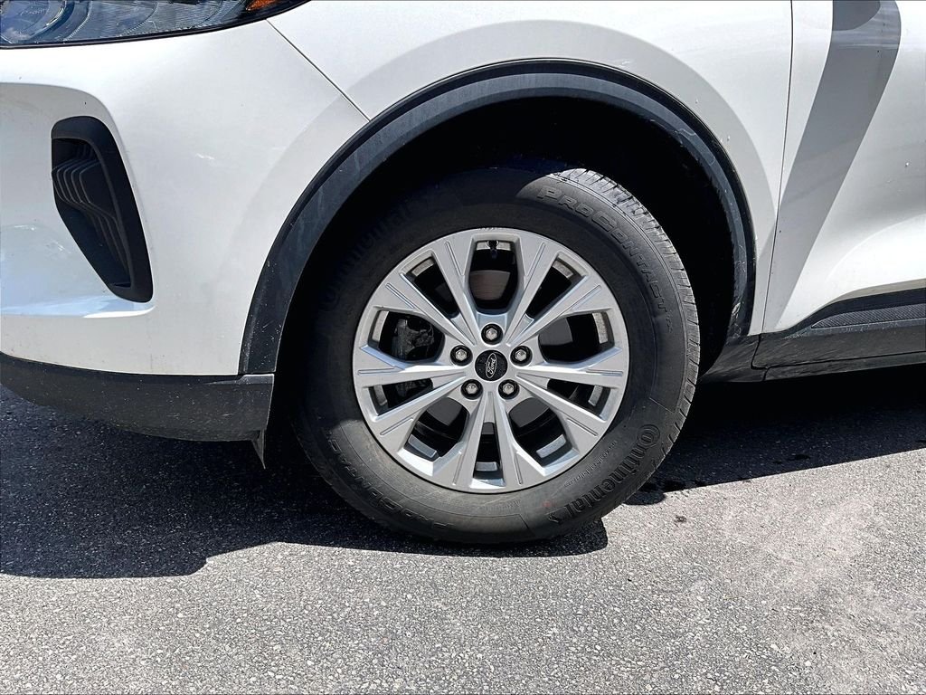 Used 2023 White Metallic Ford Active image 4