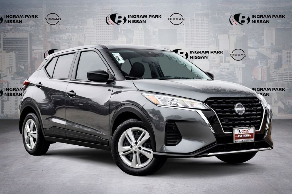 2025 Nissan KICKS PLAY Base