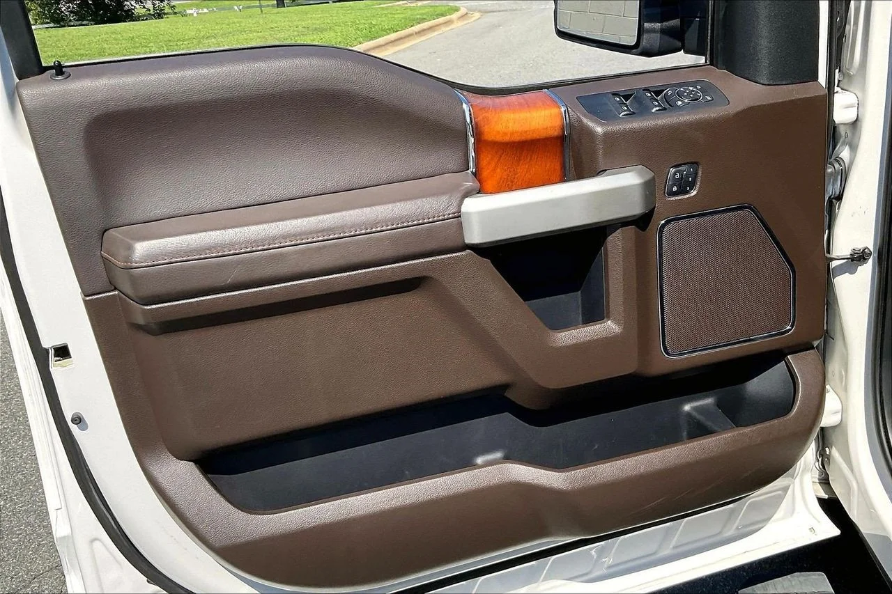 Used 2016 White Ford King Ranch image 29
