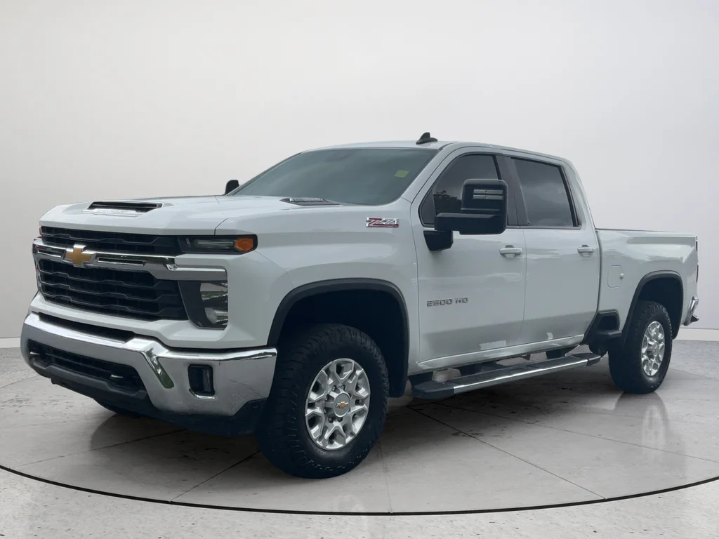 Used 2024 White Chevrolet LT image 5