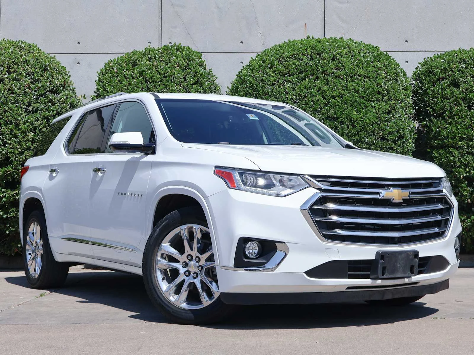 Used 2019 Summit White Chevrolet High Country image 3