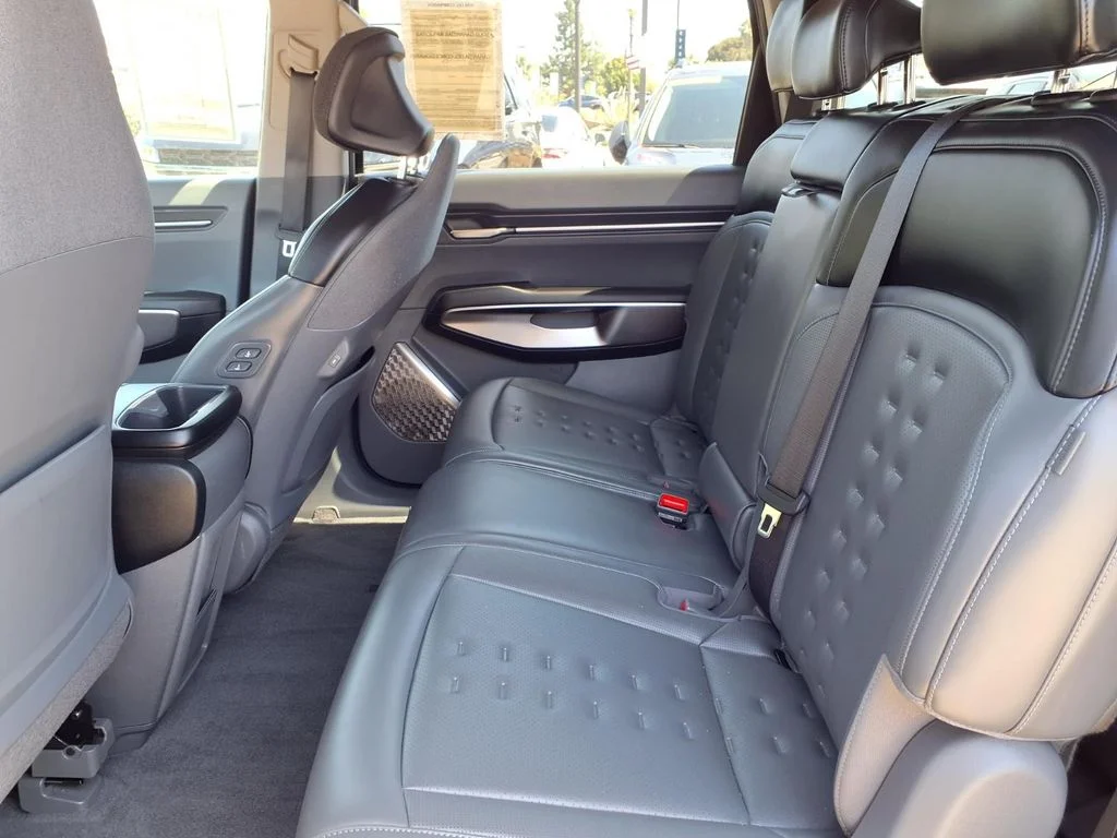 New 2026 Ebony Black Kia Wind AWD image 10