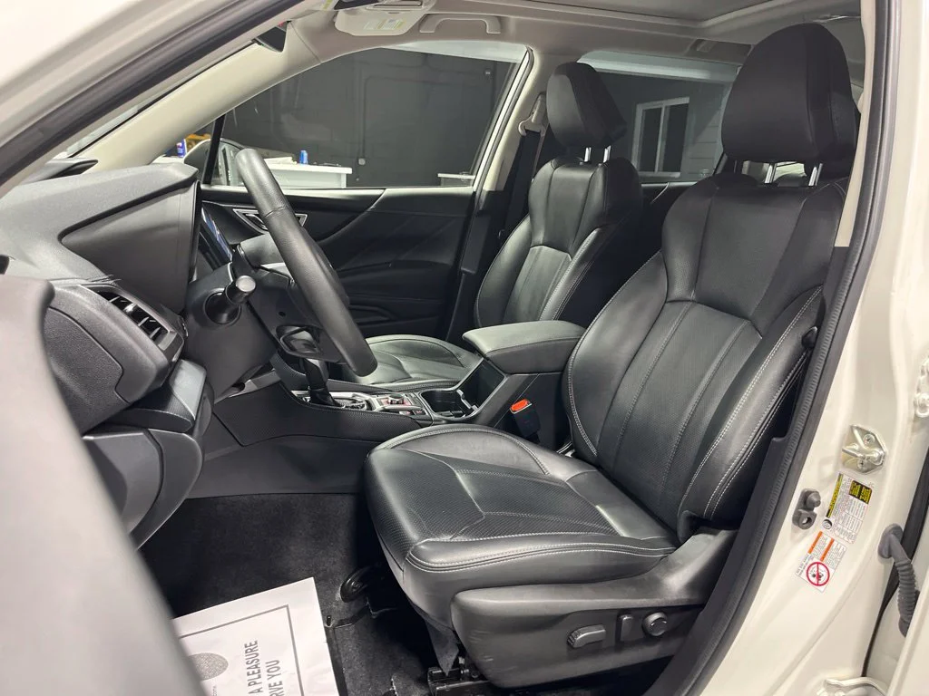 Used 2020 Crystal White Pearl Subaru Limited image 12