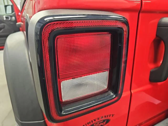 Used 2023 Red Jeep Sport S image 31