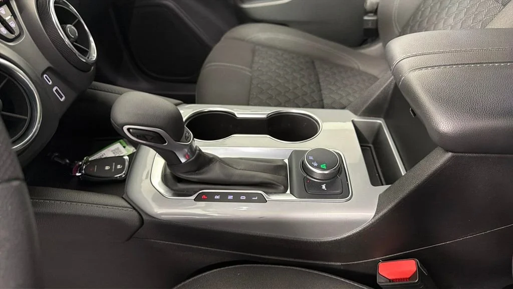 Used 2022 Summit White Chevrolet 2LT image 23