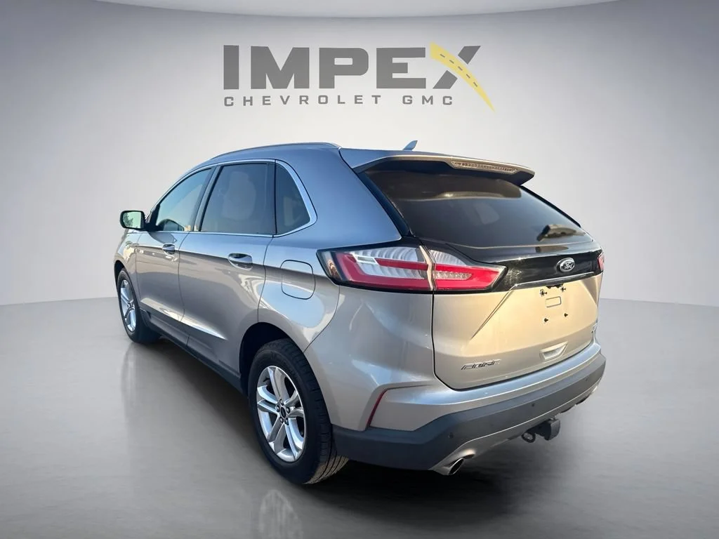 Used 2020  Ford SEL image 3