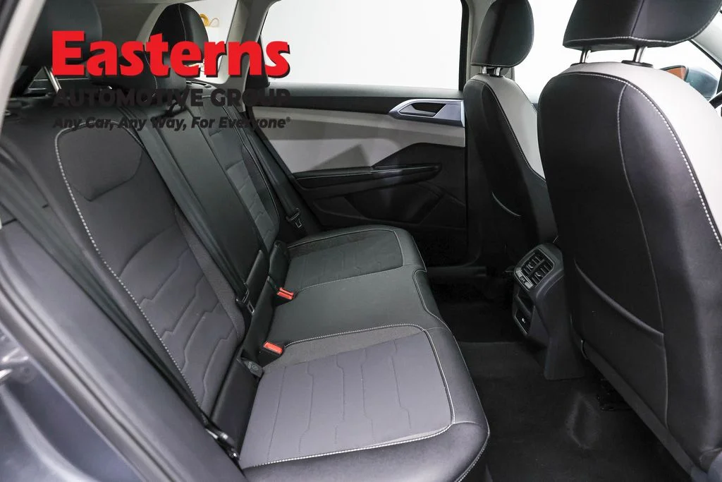 Used 2025 Gray Volkswagen 1.5T SE image 22