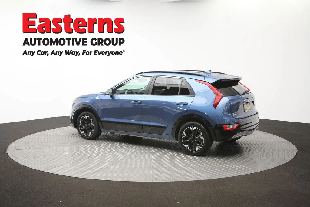 Used 2023 Blue Kia Wind image 61