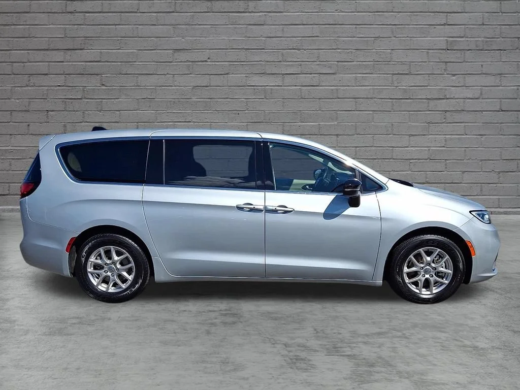 Used 2024 Silver Mist Cle Chrysler Touring L image 13