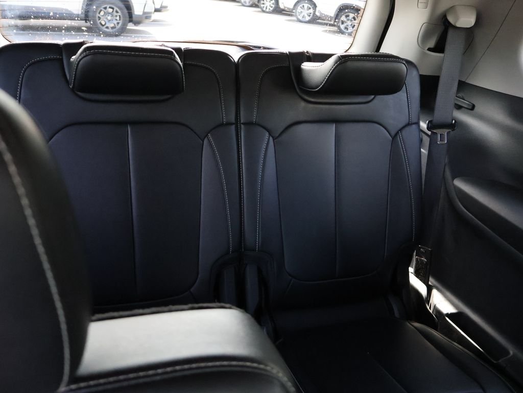 Used 2021 Silver Jeep Limited image 13