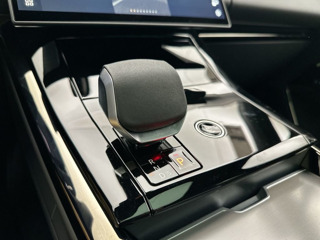 New 2026 Borasco Grey Land Rover SE image 12