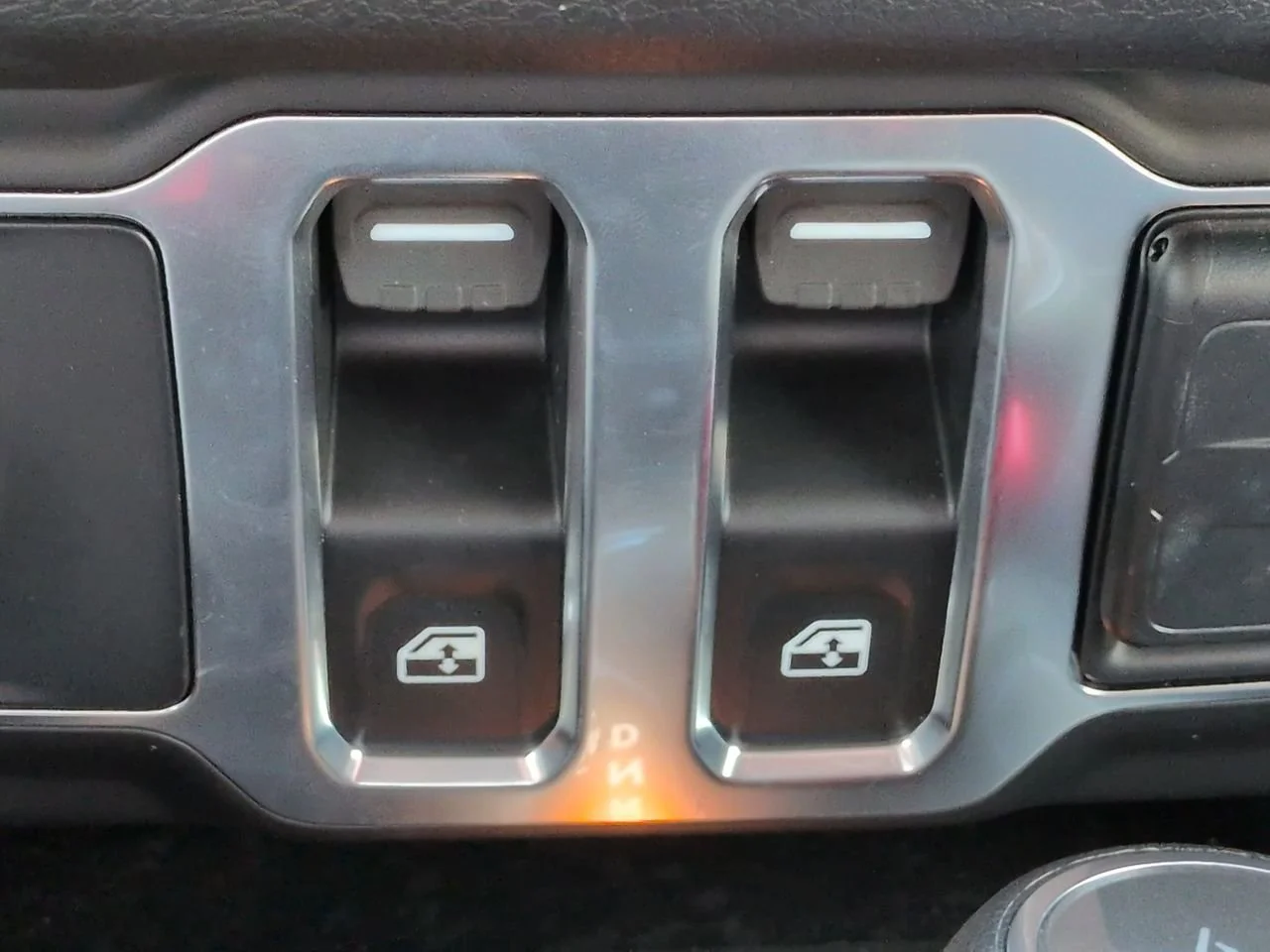 Certified Used 2025 Anvil Clear Coat Jeep Sport image 20