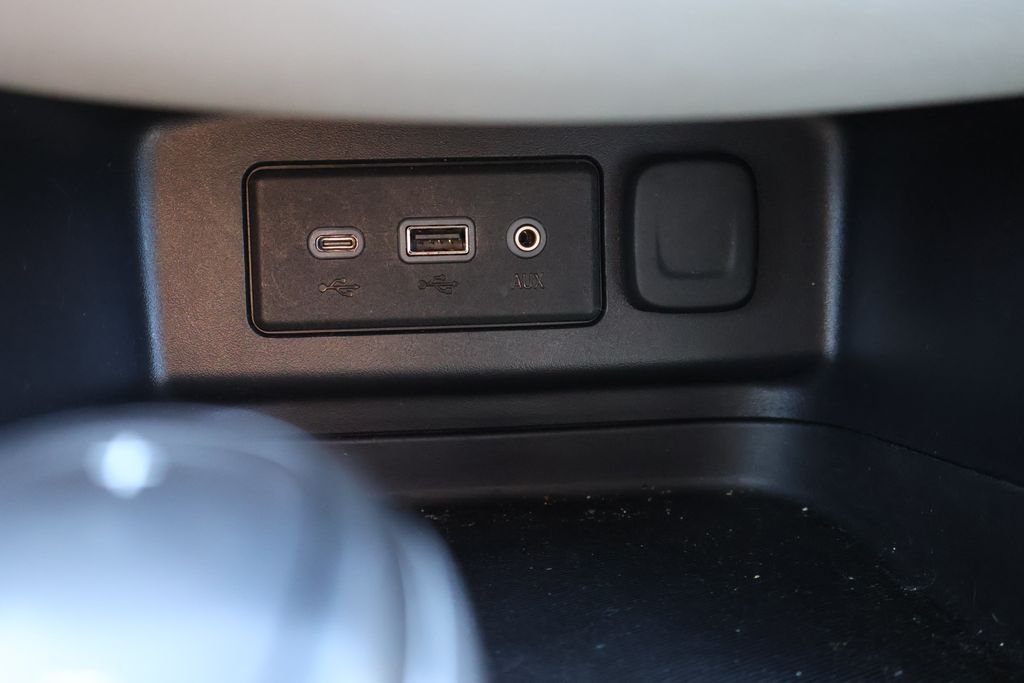 Used 2019 SUMMIT WHITE Chevrolet LS image 25