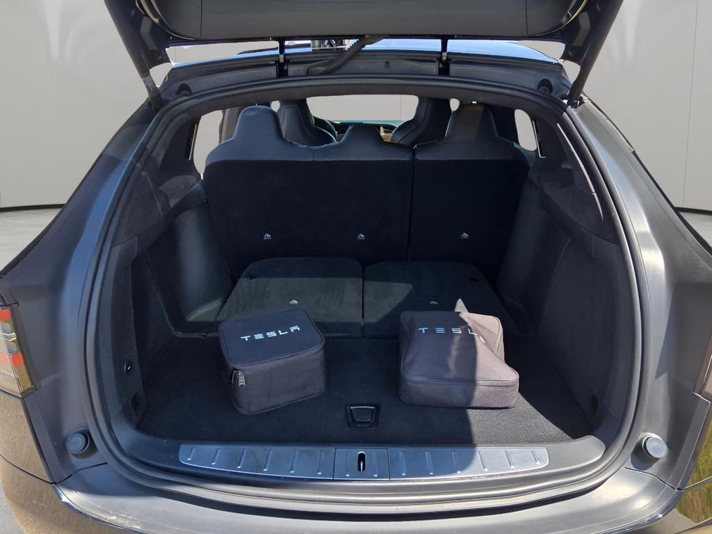 Used 2018 Black Tesla P75D image 22