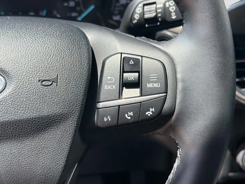 Used 2022 Agate Black Metallic Ford SE image 27