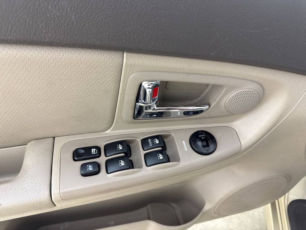 Used 2009 Gold Kia EX image 14