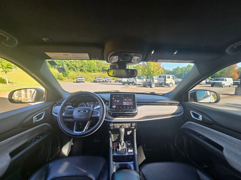 Used 2024 White Jeep Latitude image 13