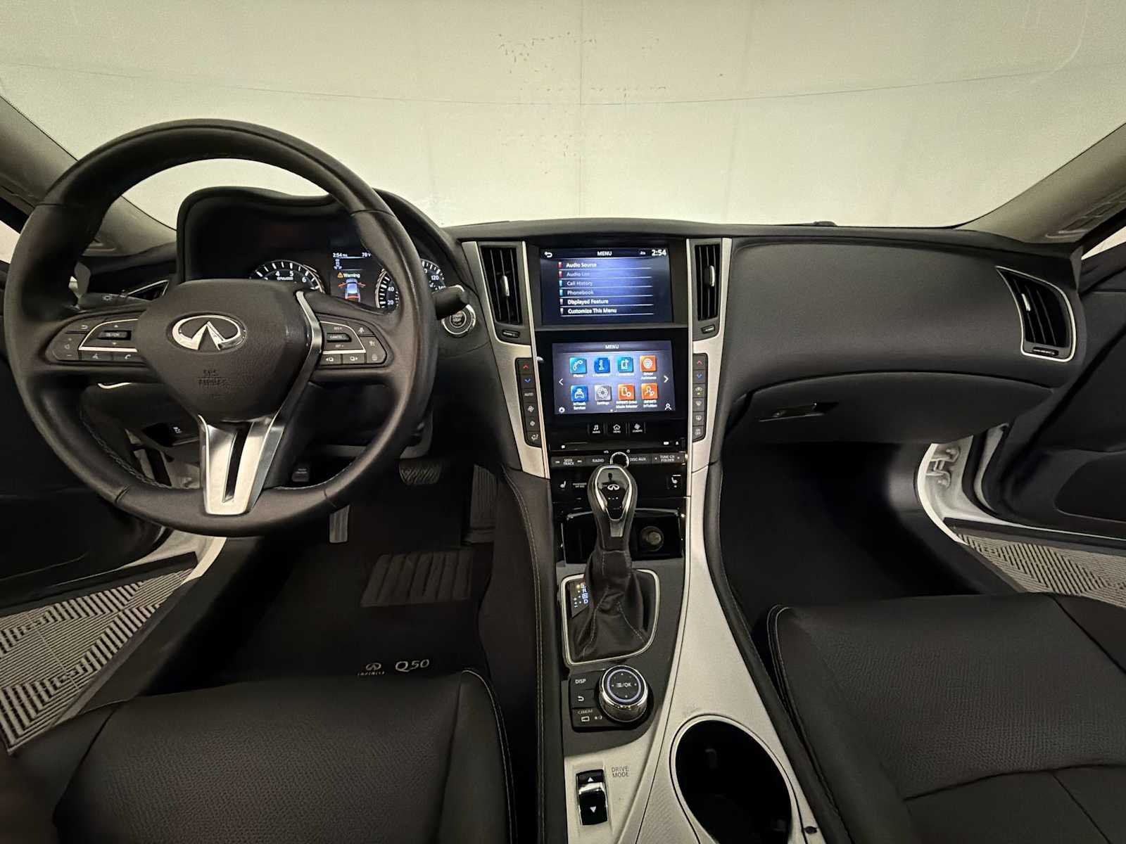 Used 2023 Majestic White INFINITI LUXE image 16