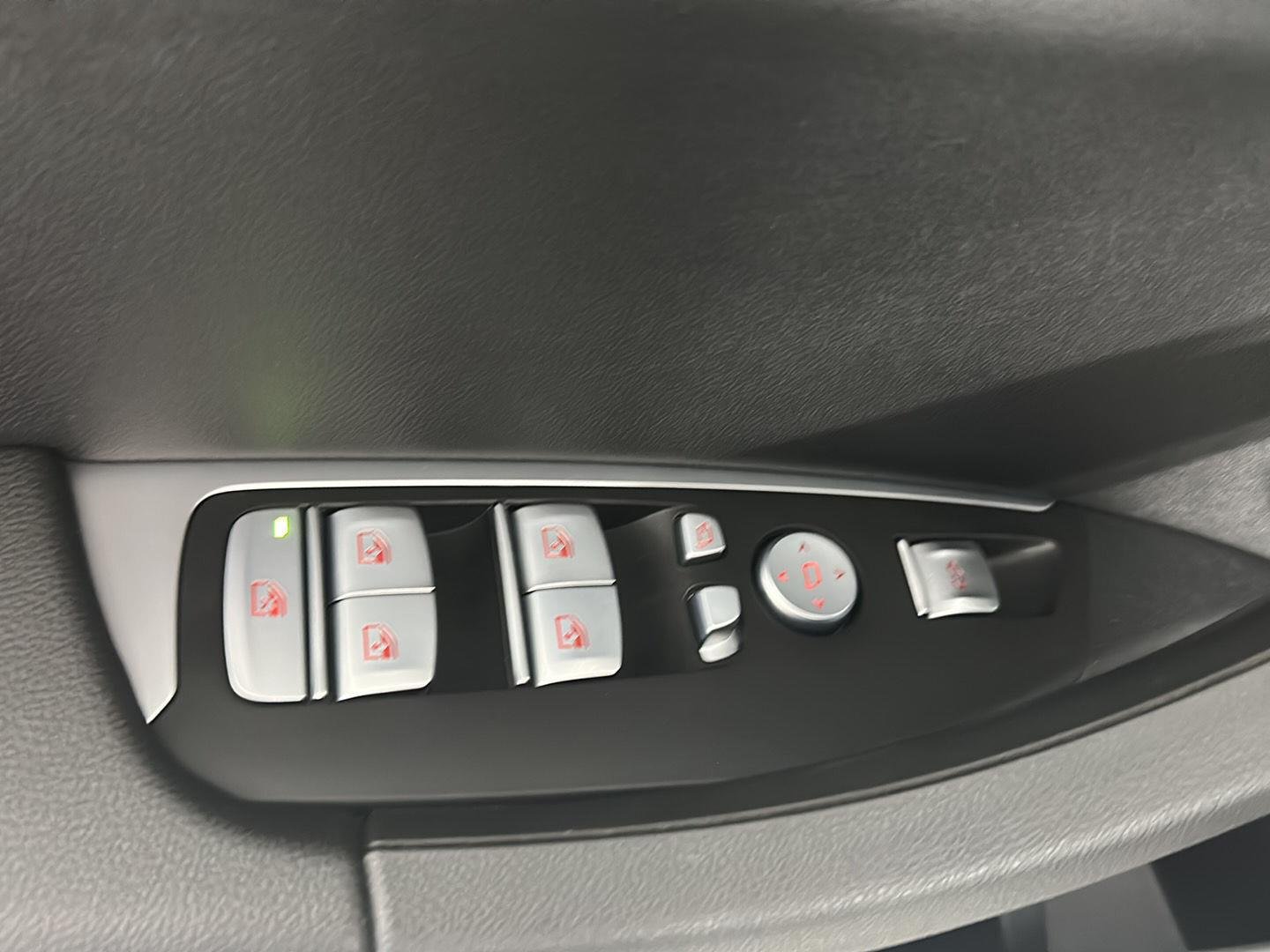 Used 2023 Dark Graphite Metallic BMW xDrive30i image 12