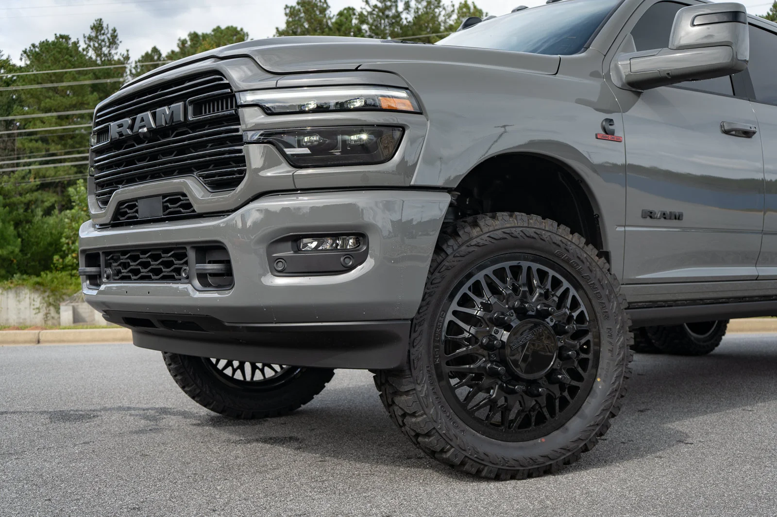 New 2026 Ceramic Gray Clear-Coat Exterior Paint RAM Laramie image 6