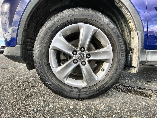 Used 2015 Blue Crush Metallic Toyota XLE image 10