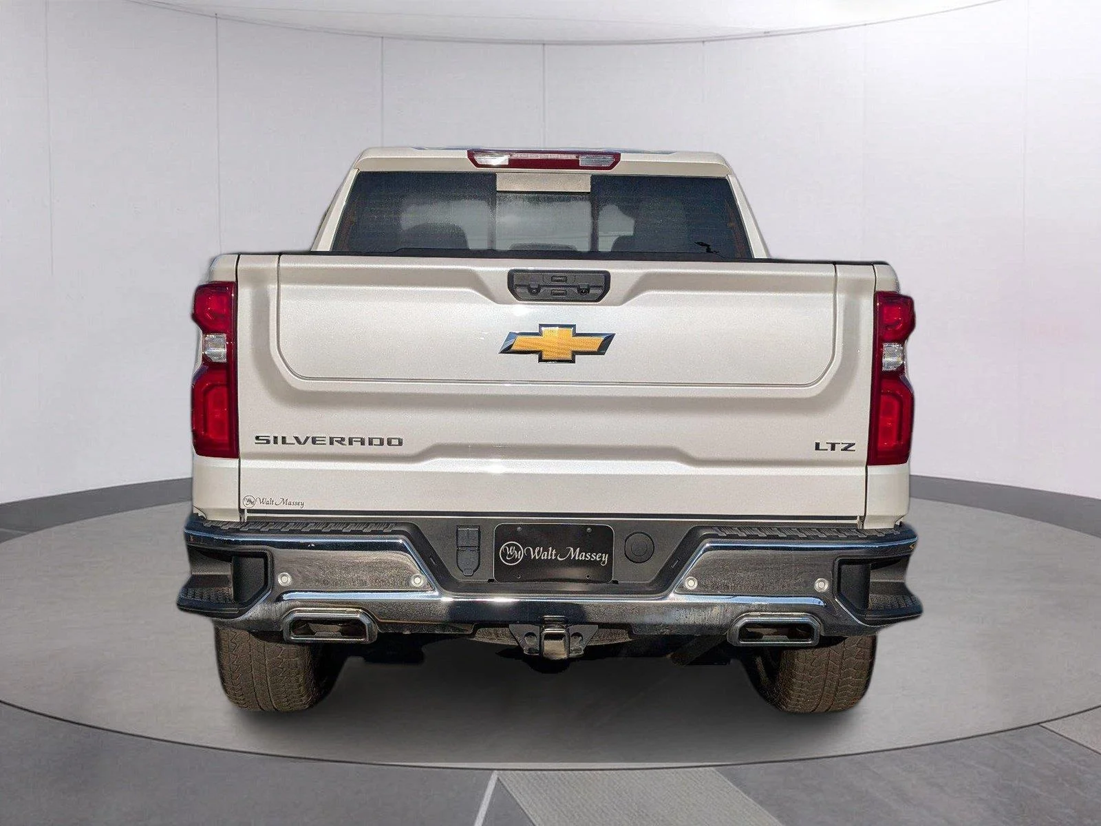 Used 2024 Iridescent Pearl Tricoat Chevrolet LTZ image 6