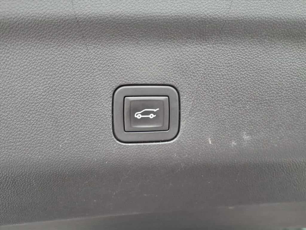 Used 2025 Summit White GMC Denali Ultimate image 24