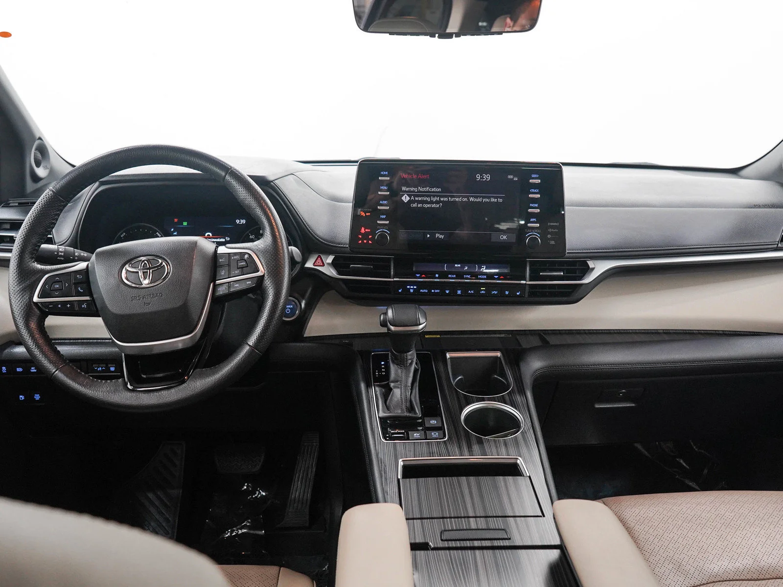 Used 2021  Toyota LE image 18