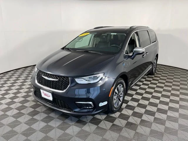 Used 2021 Gray Chrysler Limited image 3