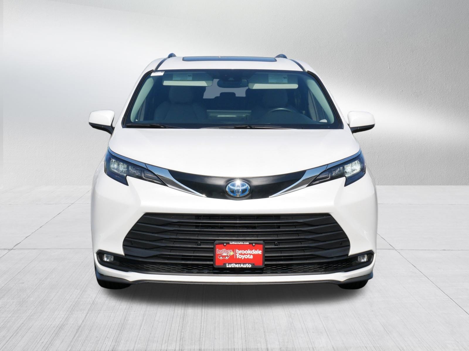 Certified 2025 Toyota Sienna XLE with VIN 5TDYRKECXSS239532 for sale in Brooklyn Center, Minnesota