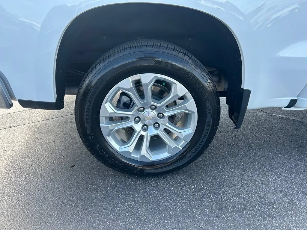 Used 2024 Summit White Chevrolet LTZ image 10