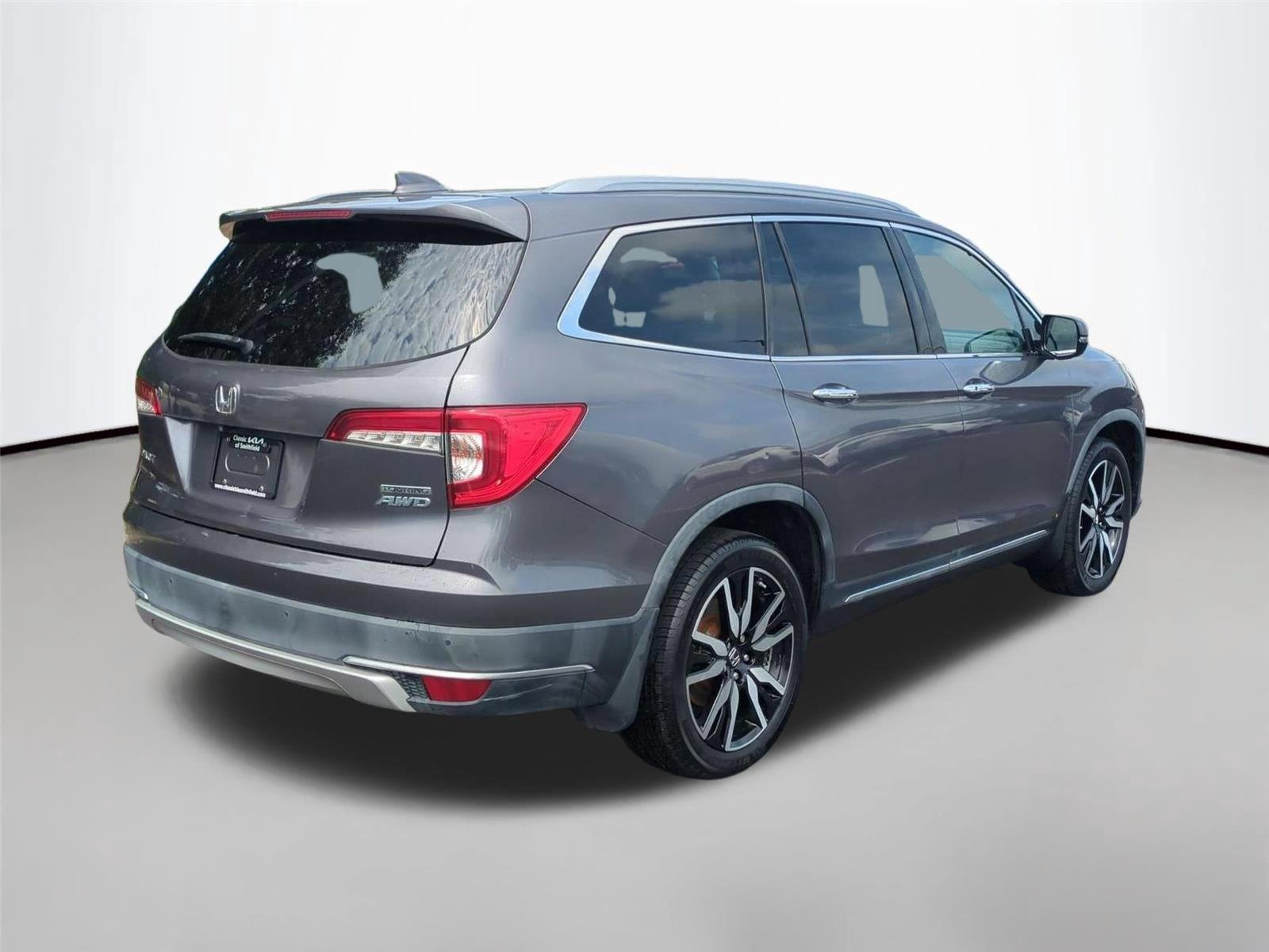 Used 2019 Modern Steel Metallic Honda Touring 8-Passenger image 5