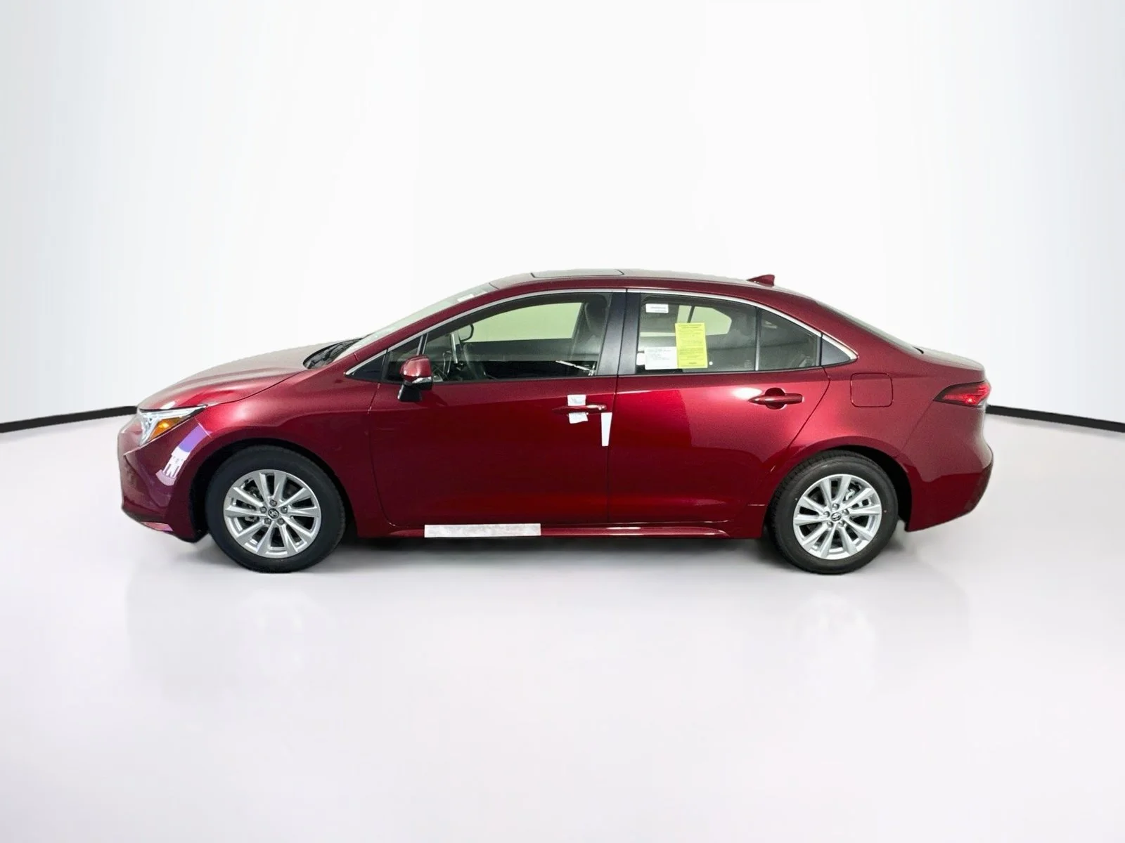 New 2026 Ruby Flare Pearl <sup>1</sup> Toyota  XLE image 3