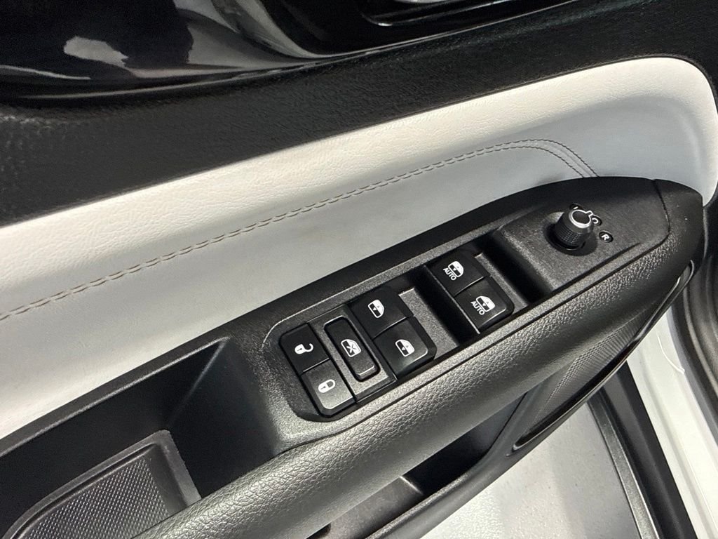 Used 2023 White Jeep Limited image 13
