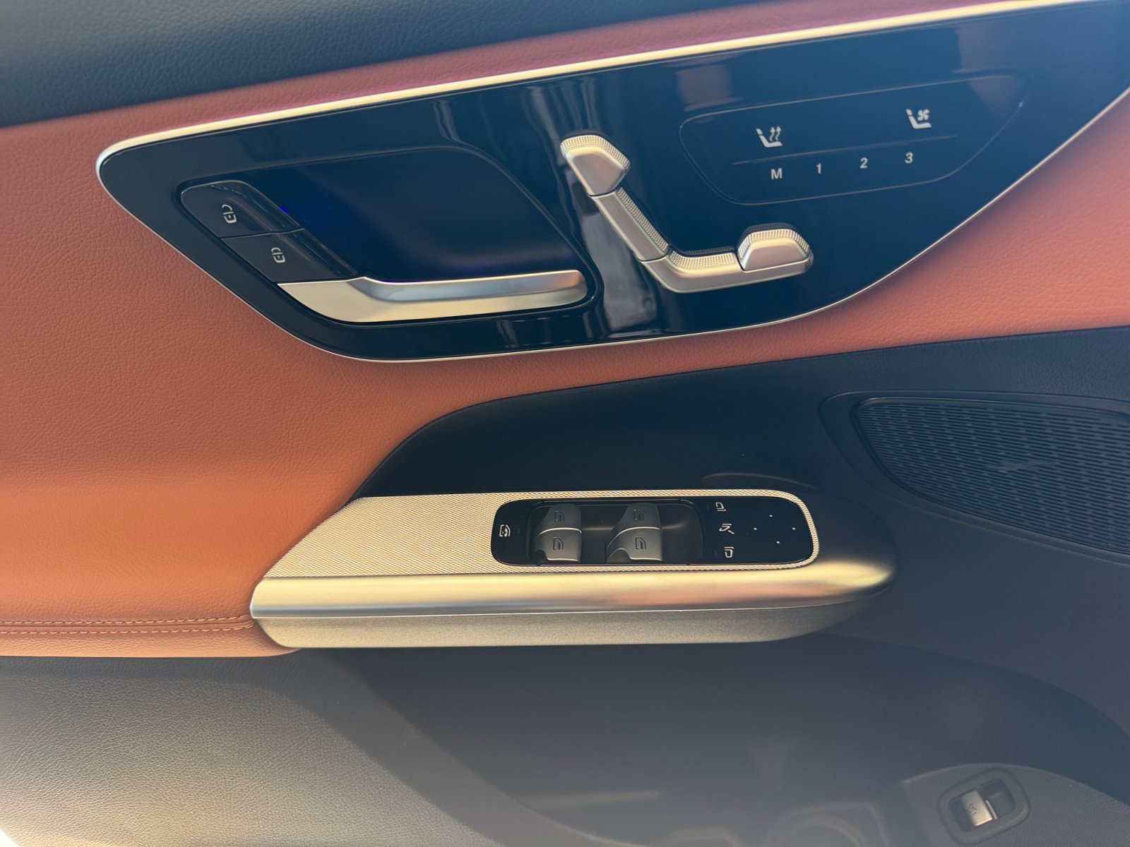 New 2027 Graphite Grey Metallic Mercedes-Benz GLC 300 image 17