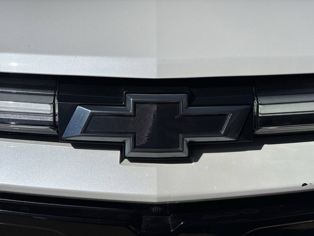 Certified Used 2025 Iridescent Pearl Tricoat Chevrolet RS image 35