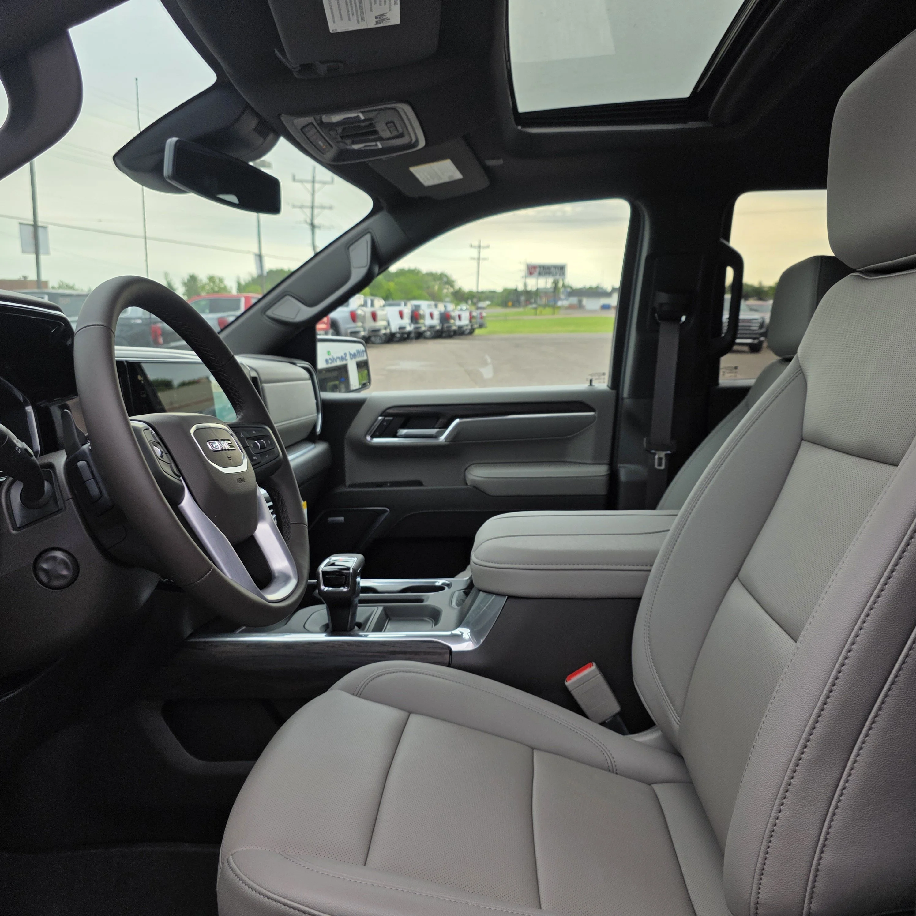 2026 GMC Sierra 1500 SLT - Photo 8