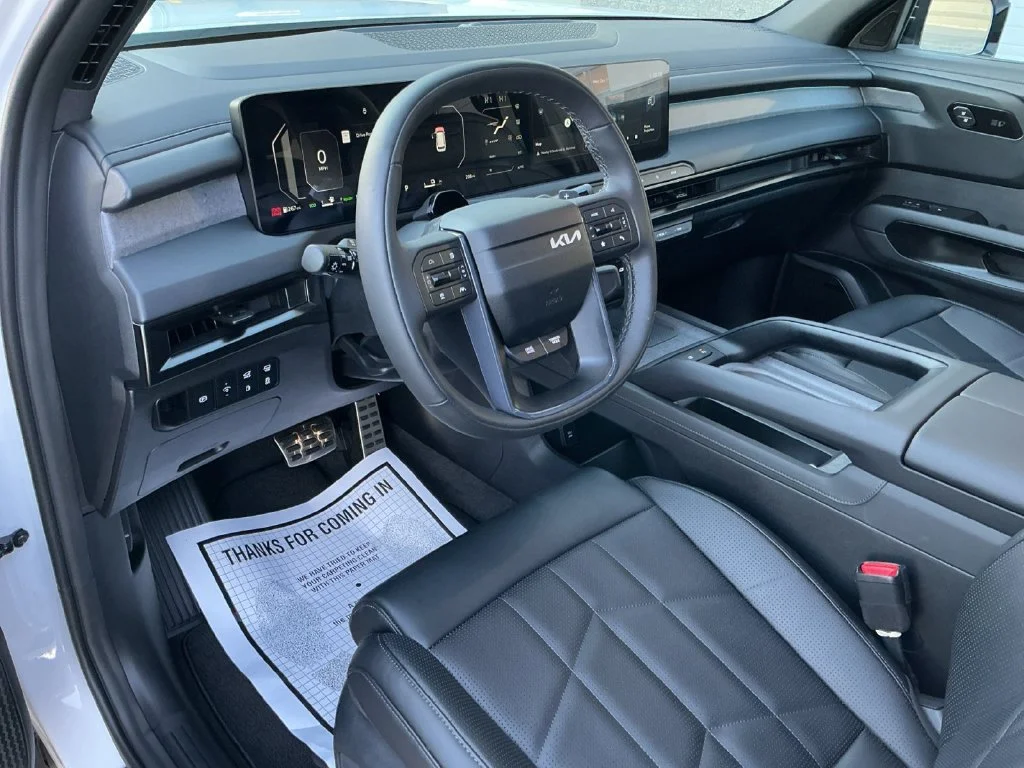 Used 2027 White Kia X-Line SX image 27